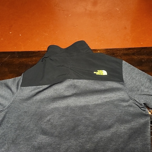 North face jacket - Picture 3 of 8